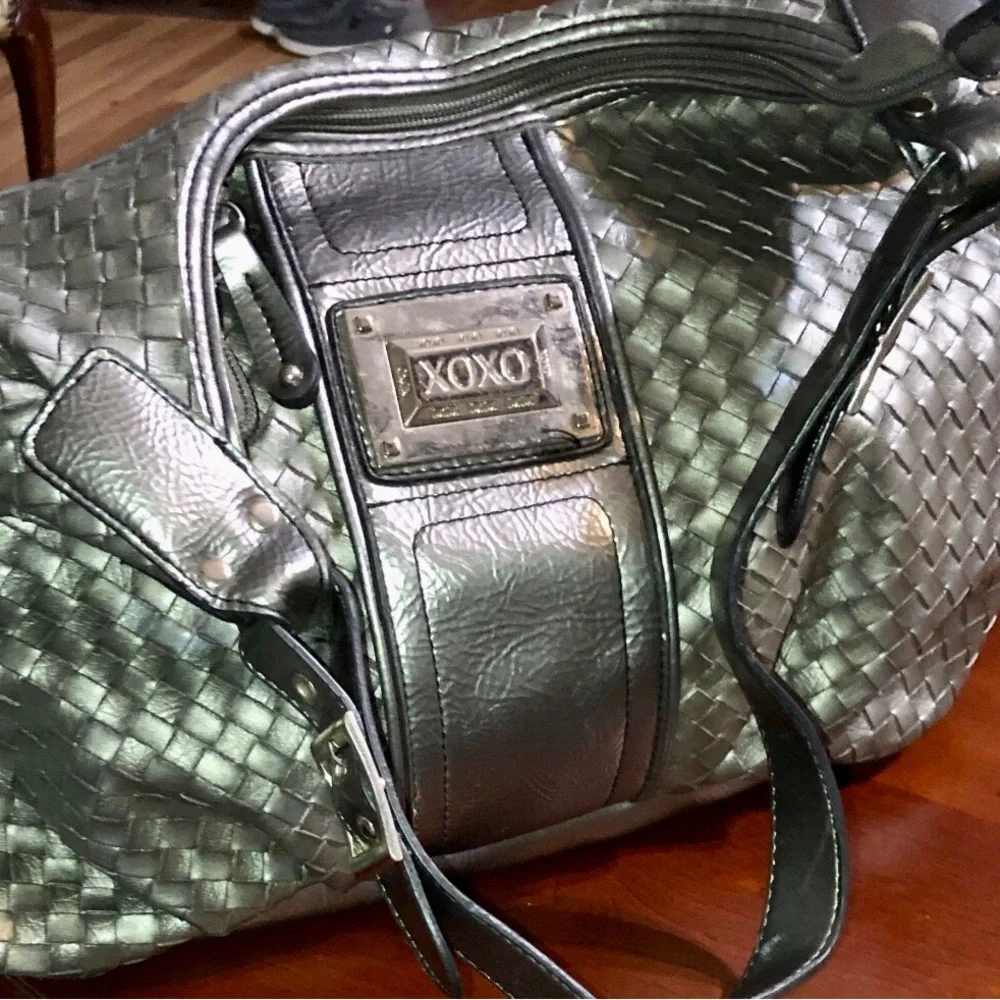 XOXO Silver Woven Hobo Bag in  basket weave zip top 10x14 NWOT